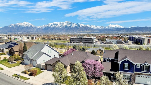 bird's eye view featuring a residential view and a mountain view