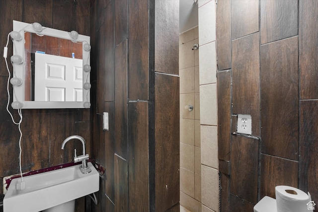 half bathroom featuring a sink and toilet
