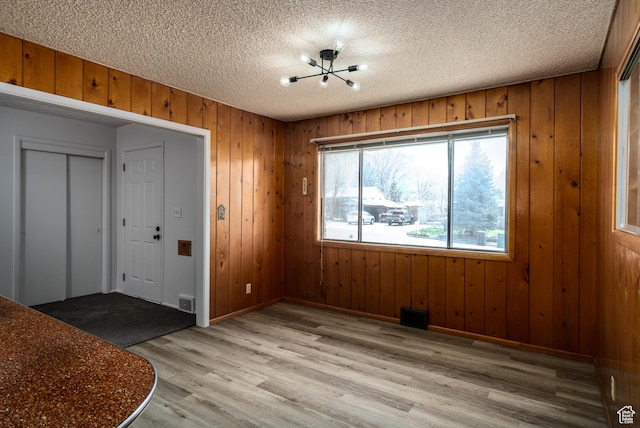 1520 Rushton St, Ogden, UT 84401 - foyer entrance featuring light wood-style floors, an inviting chandelier, a textured ceiling, visible vents, and baseboards