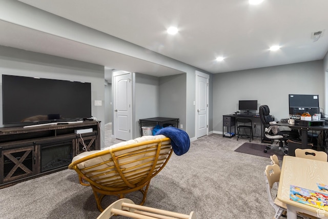living area with carpet flooring, baseboards, and recessed lighting