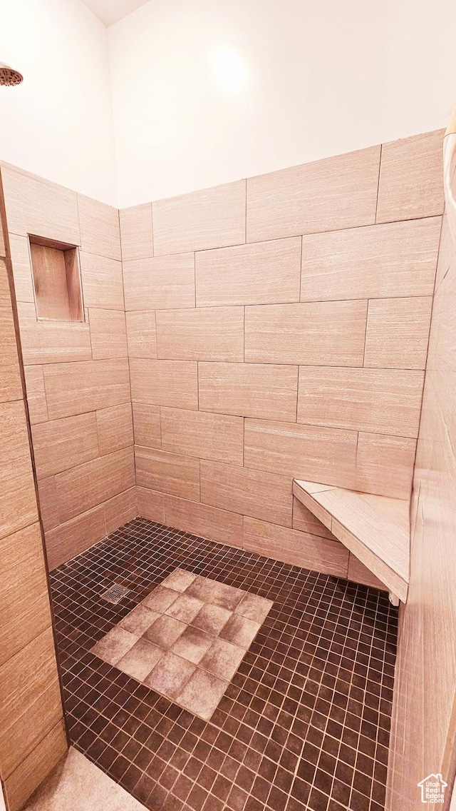 1018 N 3500 W, Vernal, UT 84078 - bathroom featuring a tile shower