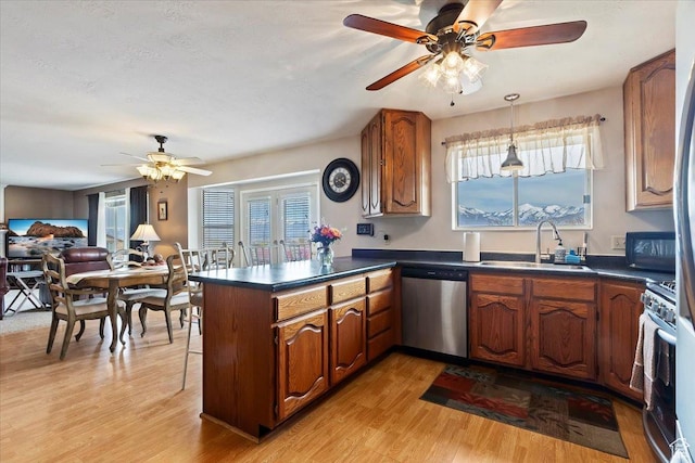 14883 S 3200 W, Bluffdale, UT 84065 - kitchen featuring a peninsula, a ceiling fan, appliances with stainless steel finishes, a sink, and dark countertops