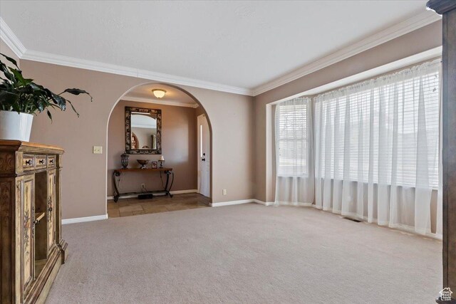 14883 S 3200 W, Bluffdale, UT 84065 - unfurnished living room featuring visible vents, baseboards, arched walkways, ornamental molding, and carpet