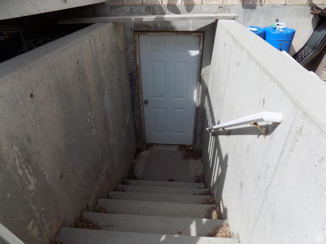 475 W 100 N, Aurora, UT 84620 - view of staircase