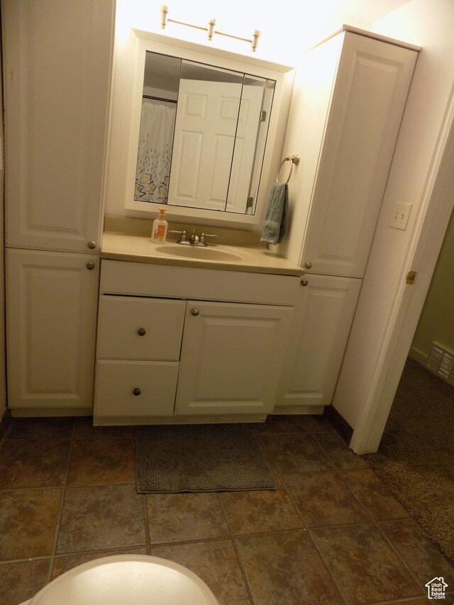 475 W 100 N, Aurora, UT 84620 - full bath with vanity