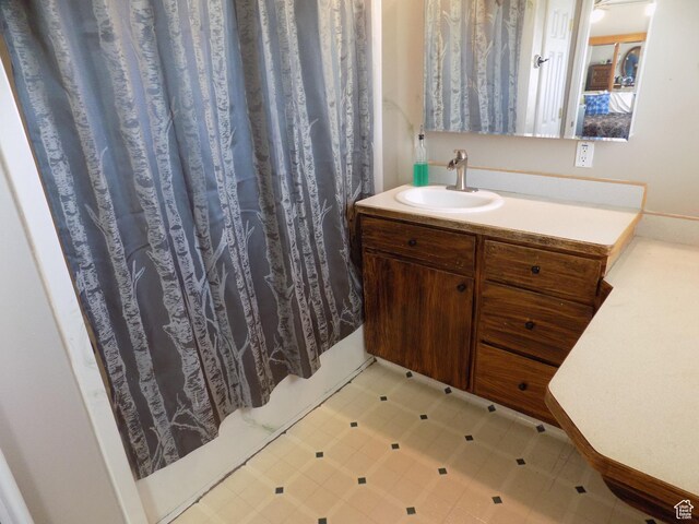 475 W 100 N, Aurora, UT 84620 - full bathroom with vanity and curtained shower