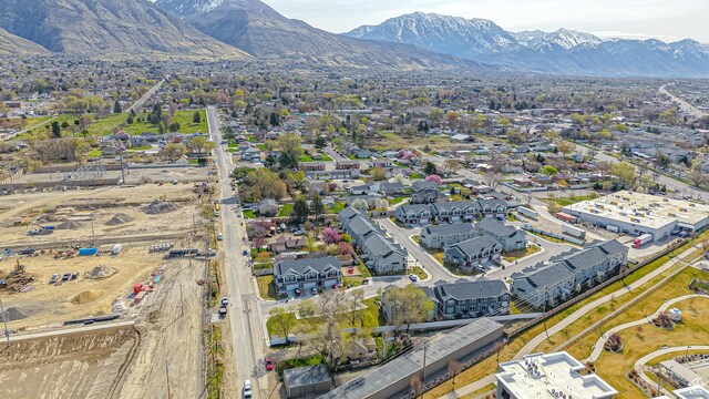 bird's eye view with a mountain view
