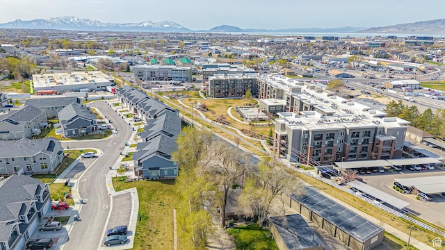 birds eye view of property featuring a mountain view