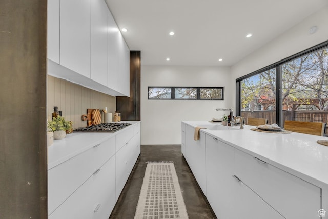 laundry area featuring a sink and recessed lighting