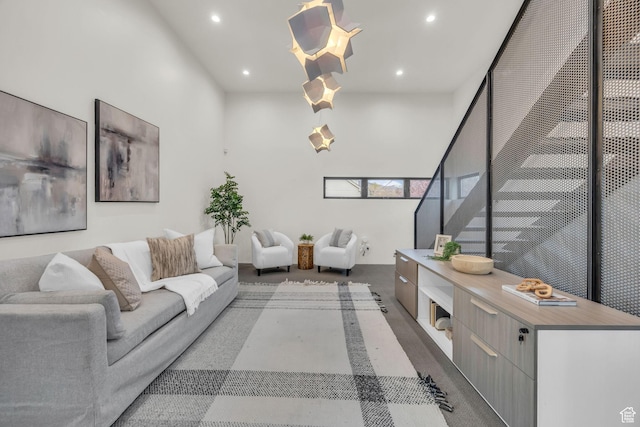 living area featuring carpet flooring and recessed lighting