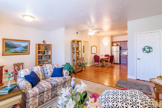 502 S 1040 E Unit 133, American Fork, UT 84003 - living room featuring ceiling fan, light wood-style flooring, a textured ceiling, visible vents, and baseboards