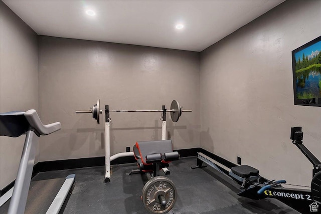 exercise area with baseboards and recessed lighting