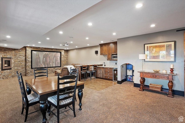dining space with light colored carpet, baseboards, beverage cooler, and recessed lighting