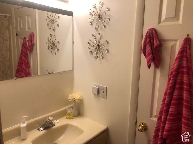 bathroom featuring vanity