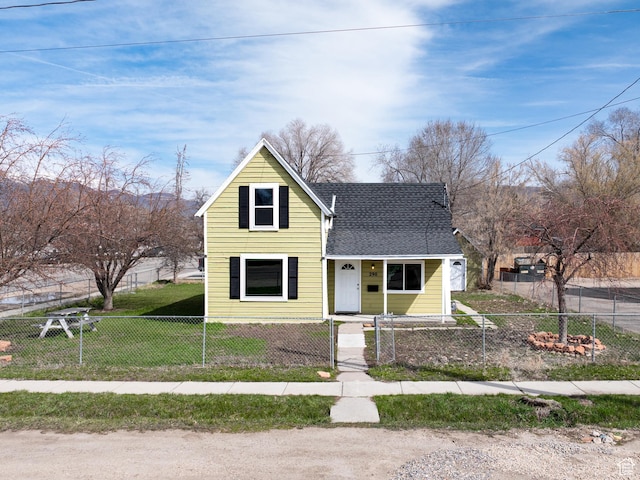 290 W 400 S, Heber City, UT 84032 - view of front of house featuring a front yard, roof with shingles, and a fenced front yard