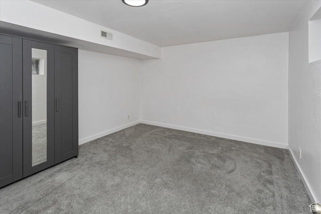 finished basement featuring visible vents, baseboards, and carpet