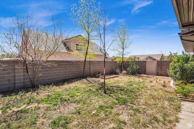 view of yard featuring a fenced backyard