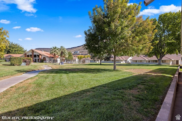view of yard featuring a residential view