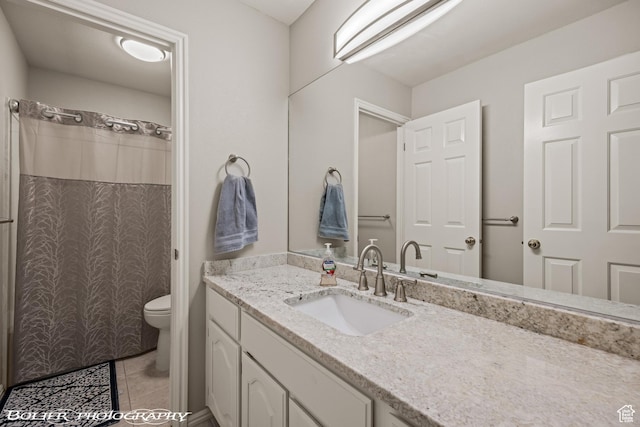 full bath featuring tile patterned floors, toilet, vanity, and a shower with curtain