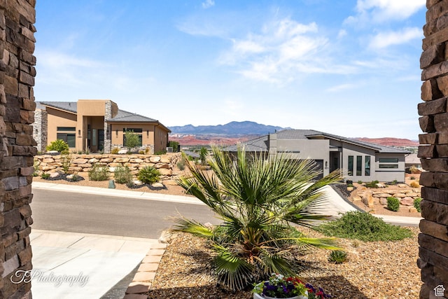 view of yard with a mountain view