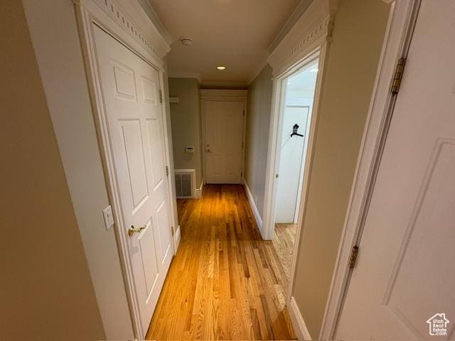 506 S 1200 E, Bountiful, UT 84010 - hallway featuring light wood-style flooring, baseboards, ornamental molding, and recessed lighting