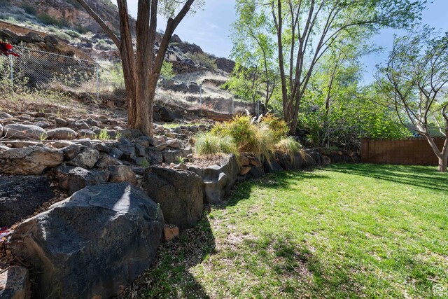 247 S 100 E, Hurricane, UT 84737 - view of yard featuring fence