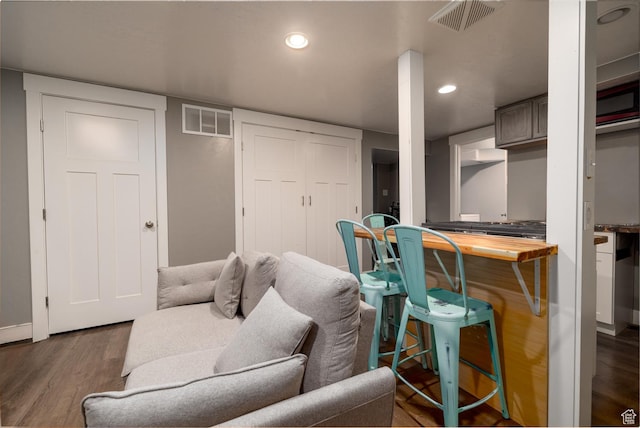 1674 E 1700 S, Naples, UT 84078 - living area featuring visible vents, recessed lighting, and wood finished floors