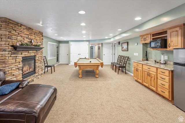 playroom with light carpet, a sink, pool table, and baseboards