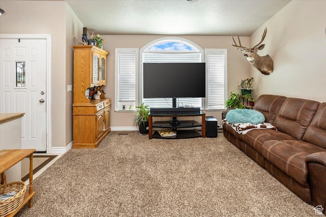 living area featuring carpet and baseboards