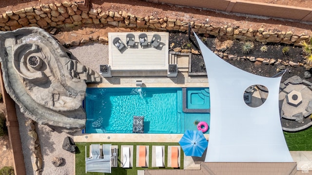 view of swimming pool