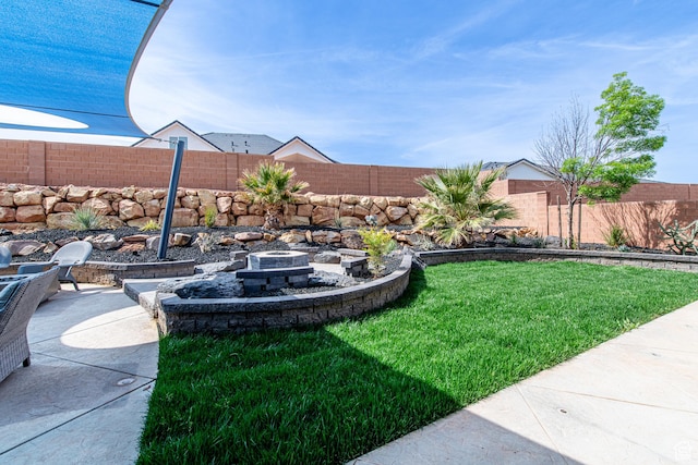 view of yard featuring a patio, a fenced backyard, and an outdoor fire pit