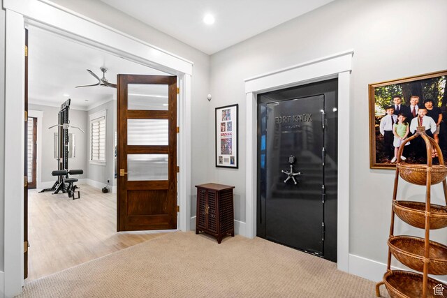 entryway featuring wood finished floors, ceiling fan, and baseboards