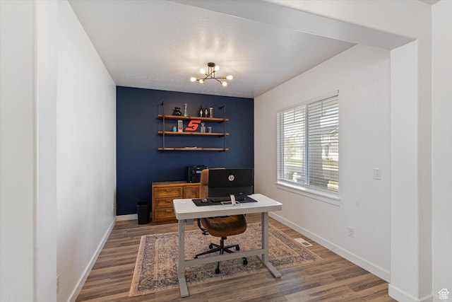 283 E Echo Ledge Dr S, Saratoga Springs, UT 84045 - office space with an inviting chandelier, an accent wall, visible vents, wood finished floors, and baseboards