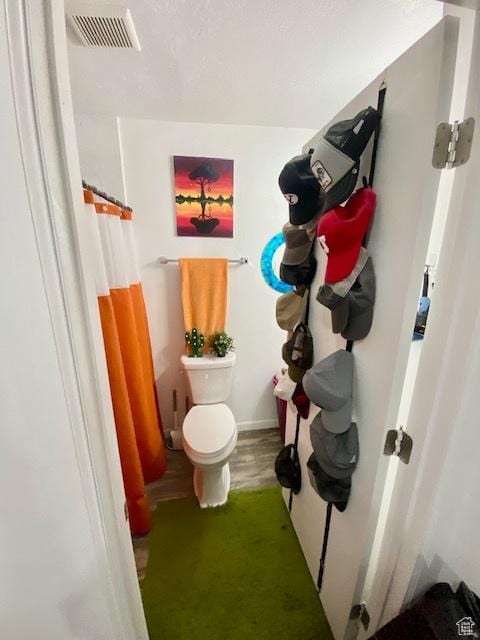 331 N 400 E, Logan, UT 84321 - full bath with visible vents, a shower with curtain, toilet, and wood finished floors