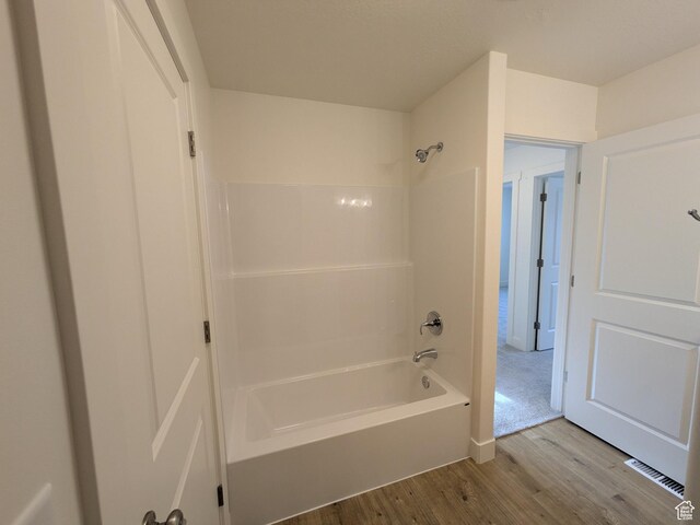340 N 2650 W Unit 16, Tremonton, UT 84337 - full bath featuring visible vents, bathtub / shower combination, and wood finished floors