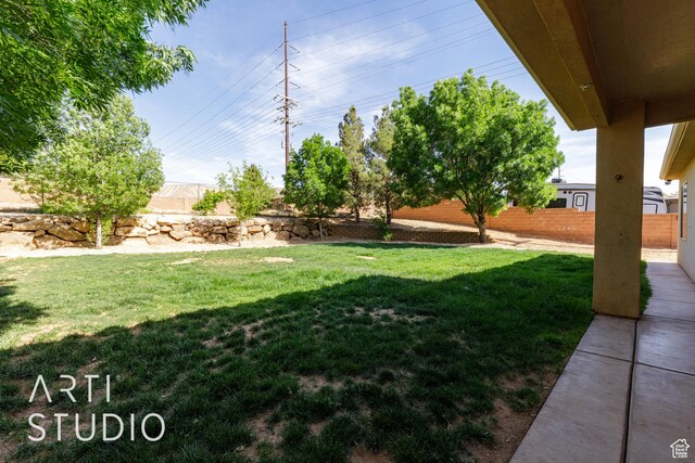 view of yard featuring fence