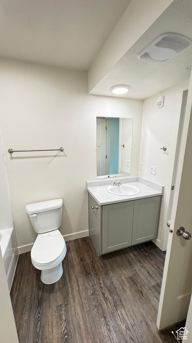 383 W 625 N A-D, Unit A-D Payson, UT 84651 - bathroom featuring baseboards, toilet, vanity, wood finished floors, and a washtub