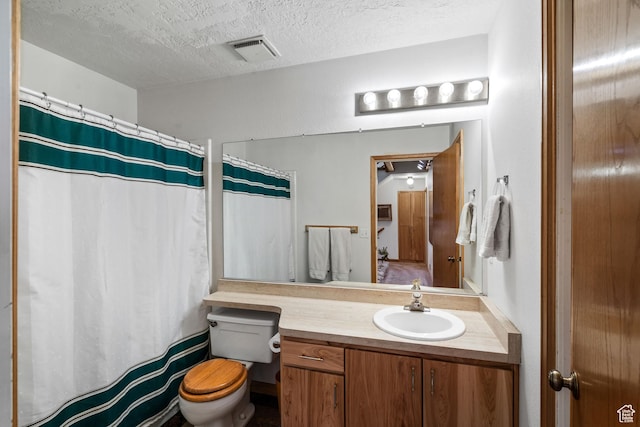 4042 Saddleback Rd, Park City, UT 84098 - full bathroom featuring visible vents, curtained shower, toilet, a textured ceiling, and vanity