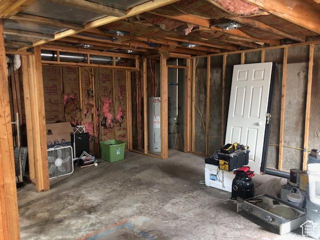 miscellaneous room featuring water heater