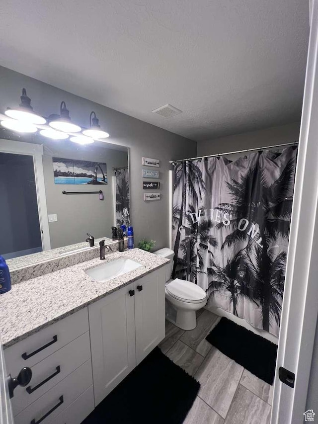 full bath featuring vanity, curtained shower, and toilet