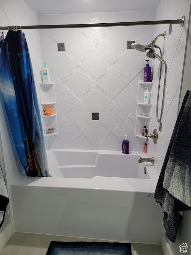 bathroom featuring shower / bath combo