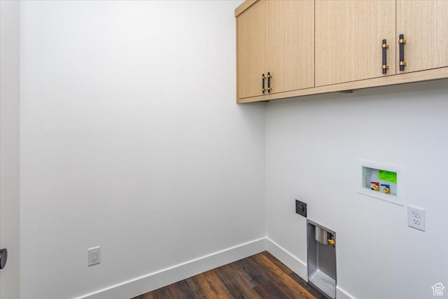 432 Tee Cir, Preston, ID 83263 - washroom featuring hookup for a washing machine, electric dryer hookup, baseboards, dark wood-style floors, and cabinet space