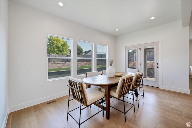 dining space featuring baseboards, recessed lighting, light wood-style flooring, and visible vents