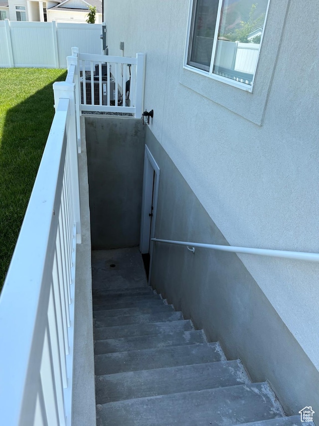 293 N Pheasant Dr, Mapleton, UT 84664 - view of staircase