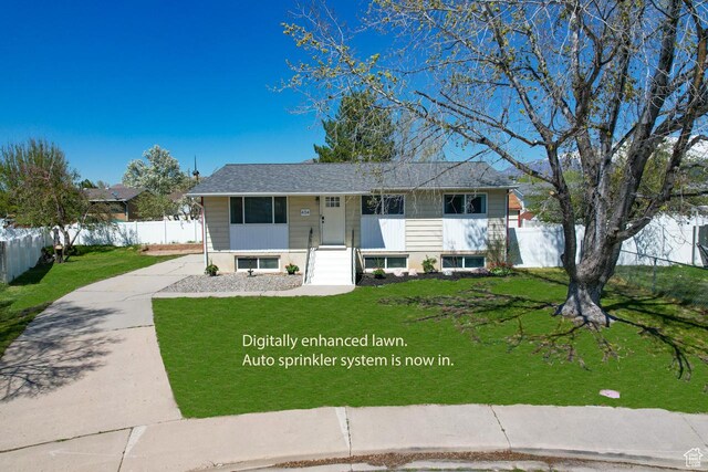 view of front of house featuring a front yard and fence