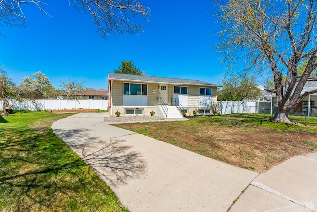 bungalow-style home featuring fence and a front lawn