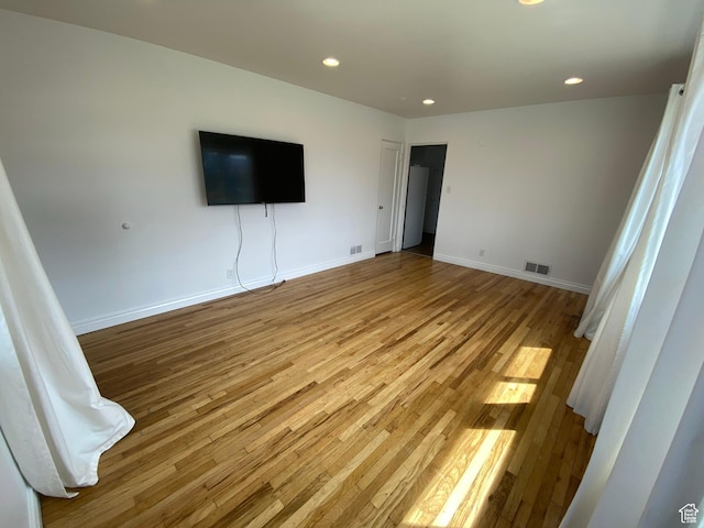 unfurnished bedroom featuring light wood-style flooring, visible vents, and recessed lighting