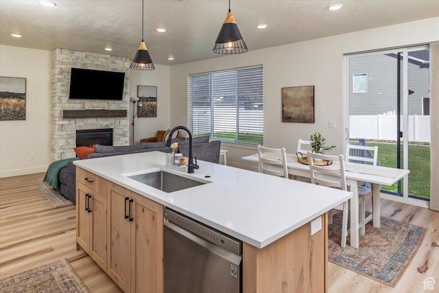 585 S 400 E, Hyrum, UT 84319 - kitchen with a sink, dishwasher, open floor plan, light wood-type flooring, and recessed lighting