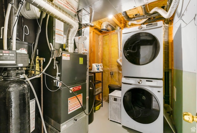 laundry room with laundry area and stacked washer and clothes dryer