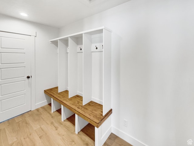 mudroom featuring light wood-style flooring, recessed lighting, and baseboards